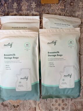 motif Medical Breastmilk Storage Bags - 40 Count (White & Mint)